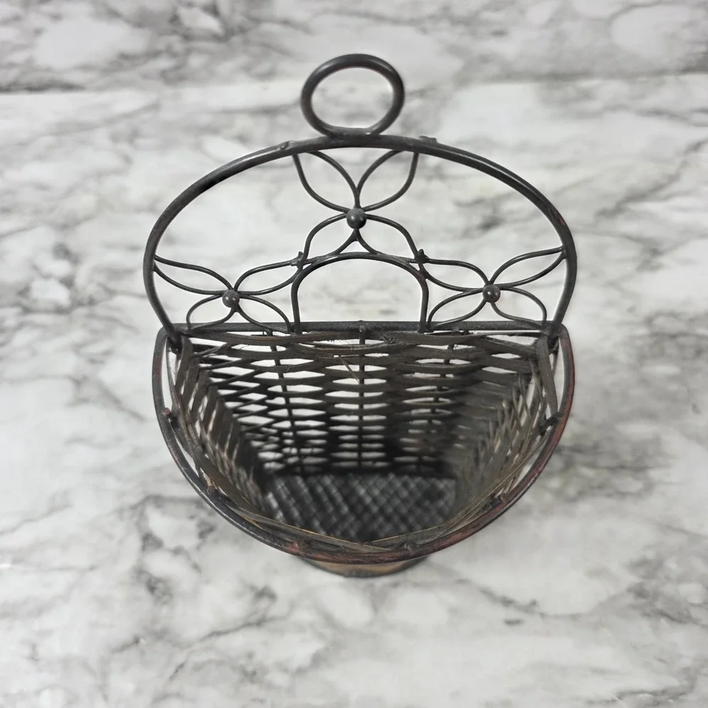 VTG Wire Wicker Wall Basket Rustic Wire Country Farmhouse Mail Flower Key Holder